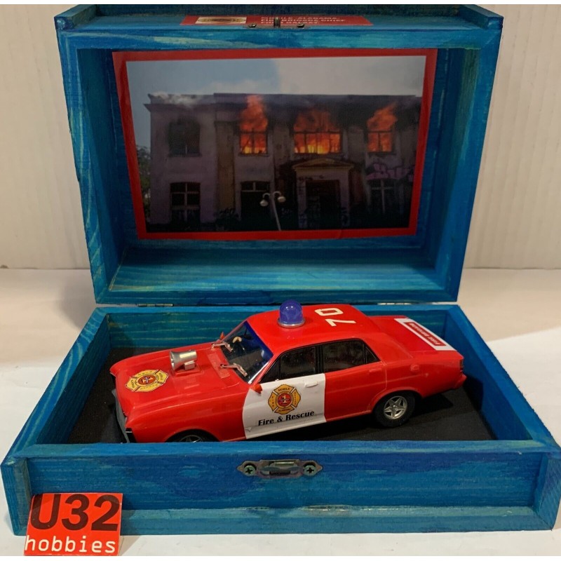 SLOT CAR BUM SLOT 2438 FORD GALAXY FIRE CHIEF + 1 FIGURA  LTED.ED 12 UN.